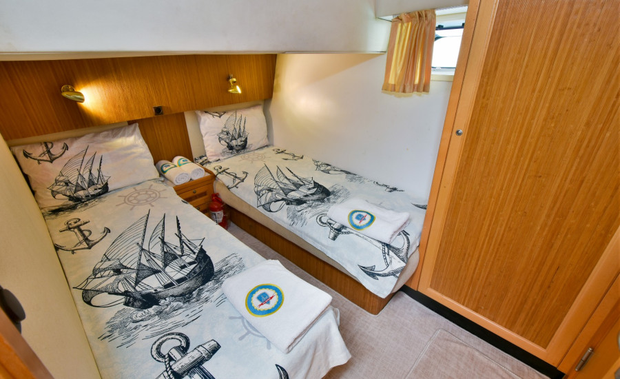Yacht No. 5, Kemer Marina Port
