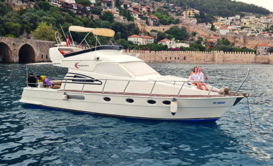 Yacht No. 8 port of Alanya